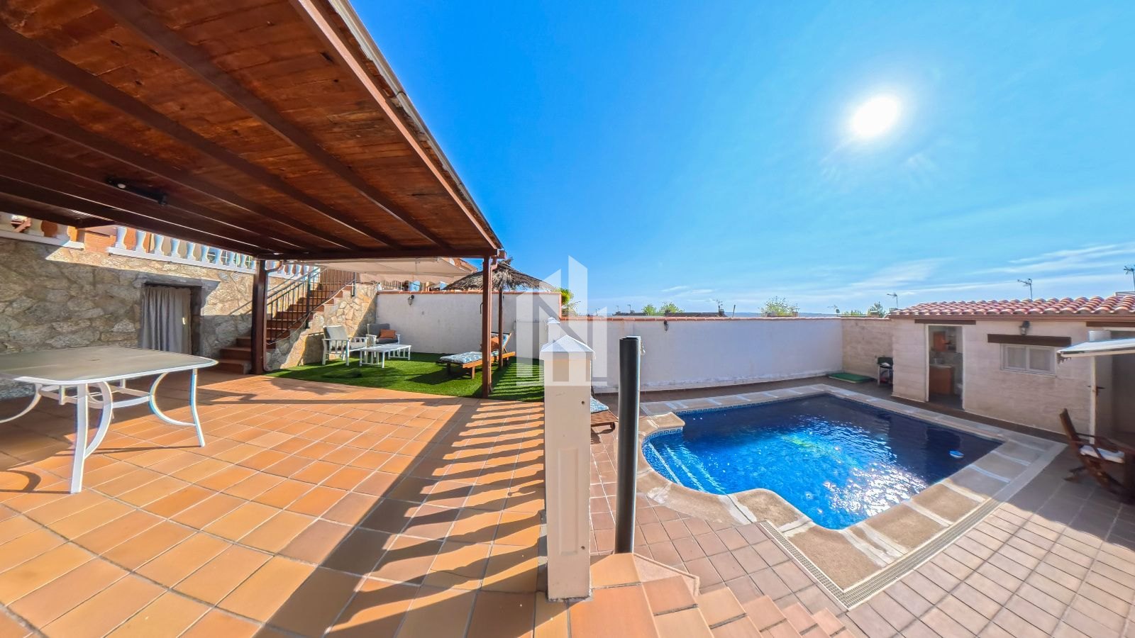 CHALET ADOSADO EN VENTA EN SESEÑA